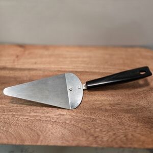 Stainless Steel Cake Server with Black Handle
